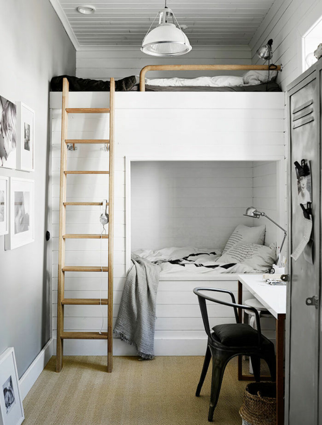 Syns i: <a href="https://www.elle.se/decoration/mjuk-minimalism-i-var-bloggare-pella-hedebys-supersnygga-hem/">”Mjuk minimalism i stylisten Pella Hedebys snygga hem”</a>. Foto: <a href="http://kristoferjohnsson.com/">Kristofer Johnsson</a>, styling: <a href="https://www.pellahedeby.com/">Pella Hedeby</a> Inbyggd våningssäng