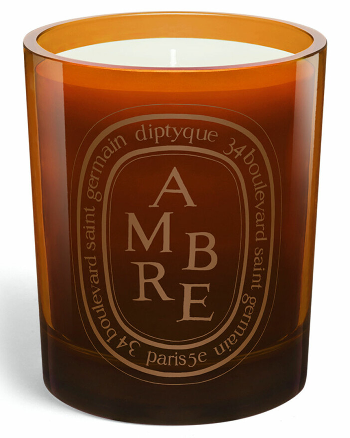 Pepprigt doftljus från Diptyque i doften ambre.