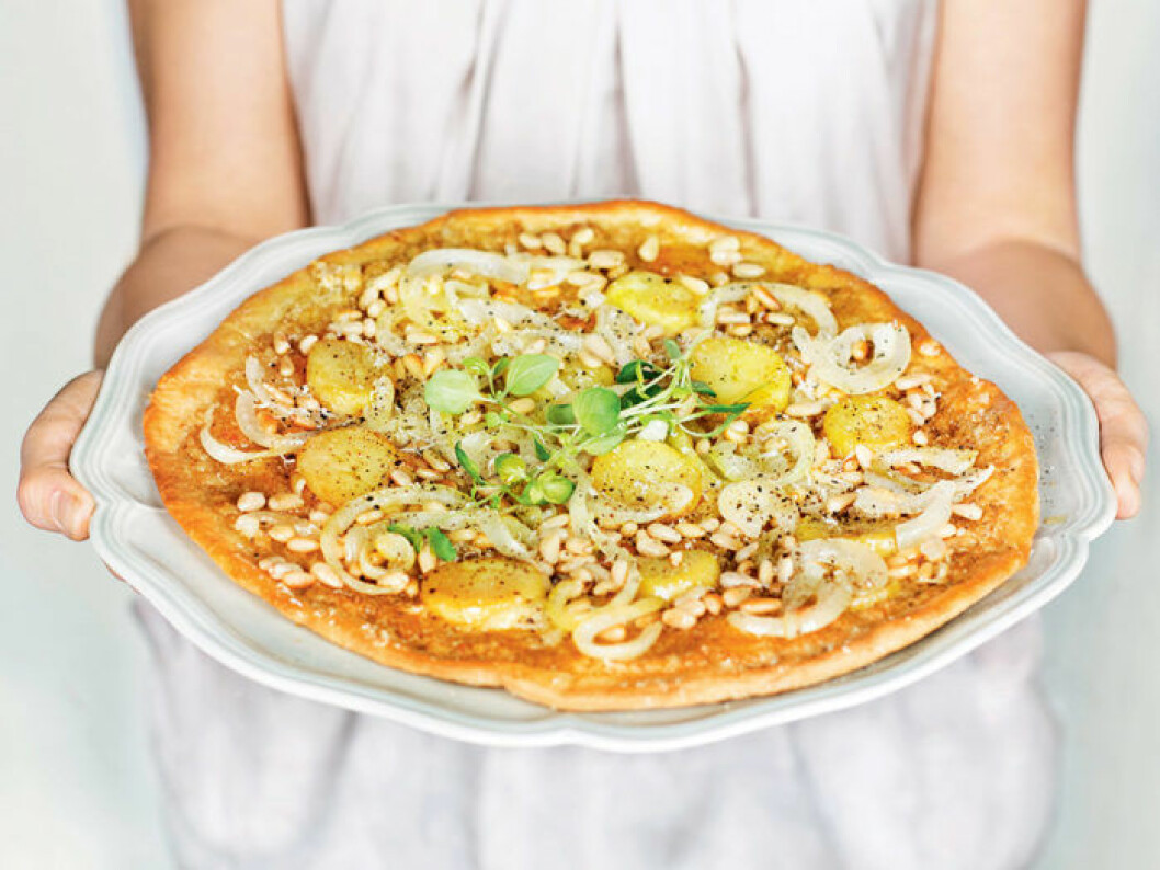 Pizza bianco med kronärtskockskräm. Pizza bianco med kronärtskockskräm.