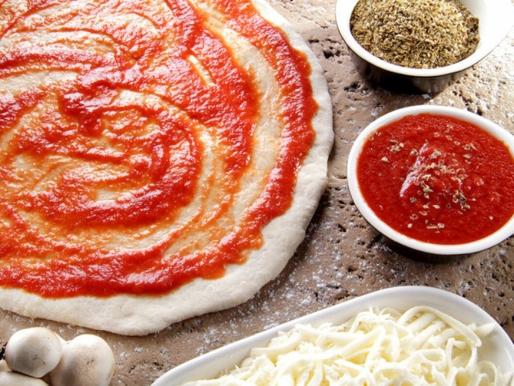 Gör din egen pizzadeg och tomatsås! Foto: Shutterstock