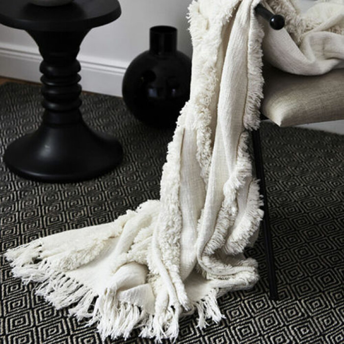 pläd med fransar från classic collection