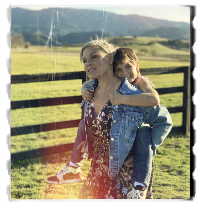 Alecia Moore beskriver dottern Willow som sitt ”soul child” – de är supertajta och kan läsa varandras innersta. Pink och dottern Willow