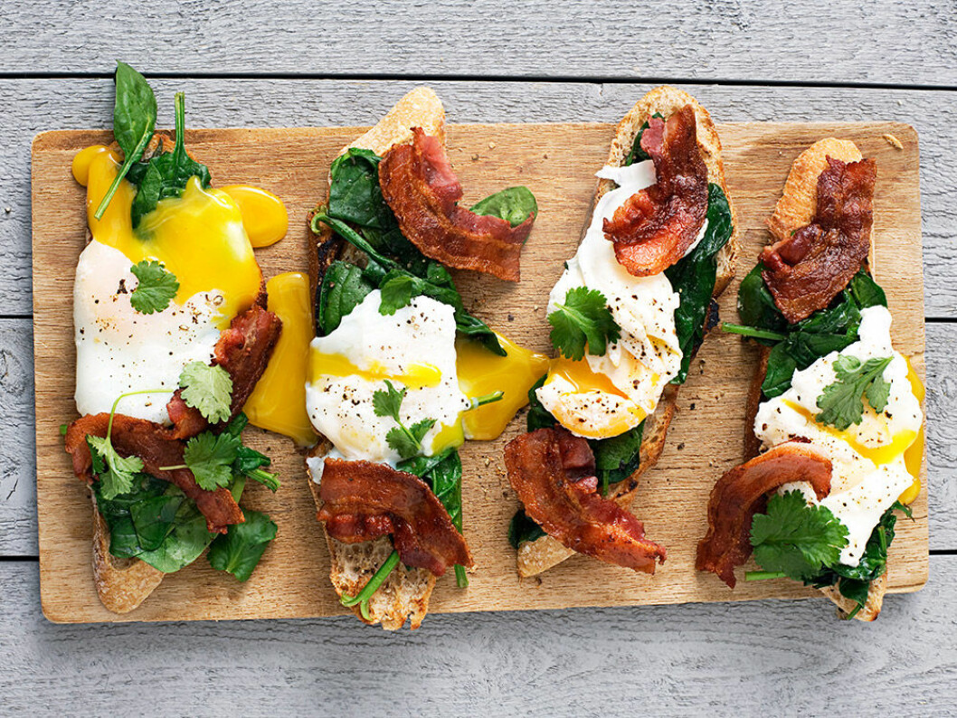 Pocherat ägg med spenat och bacon. Pocherat ägg med spenat och bacon.