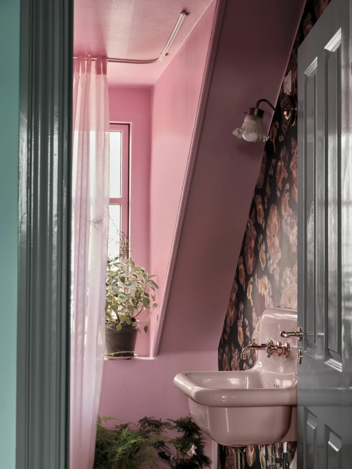 Hemma hos Poppykalas i Köpenhamn badrum rosa