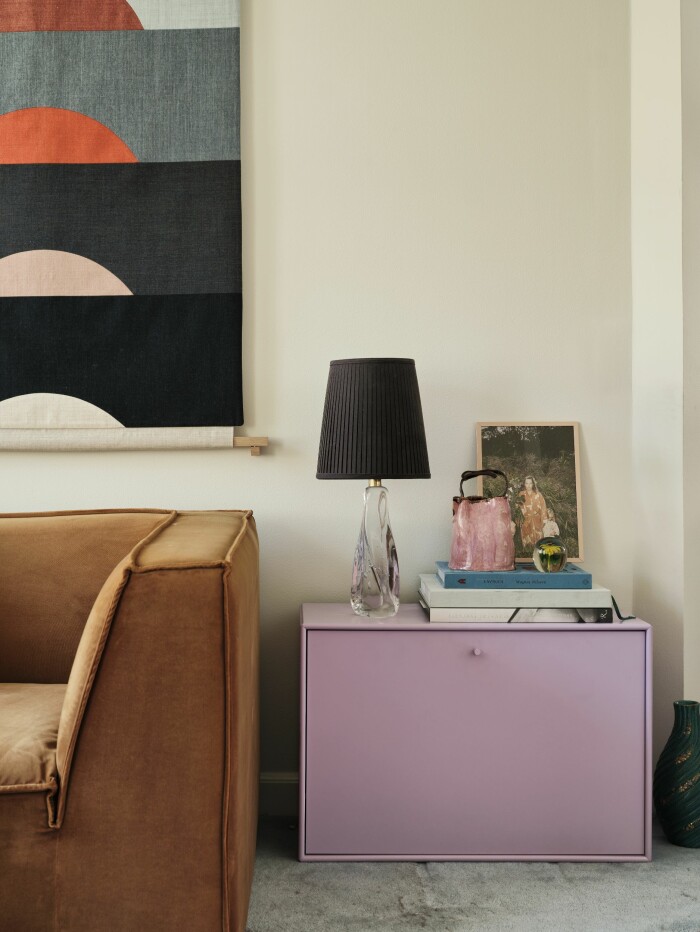 Hemma hos Poppykalas i Köpenhamn soffa hylla Montana