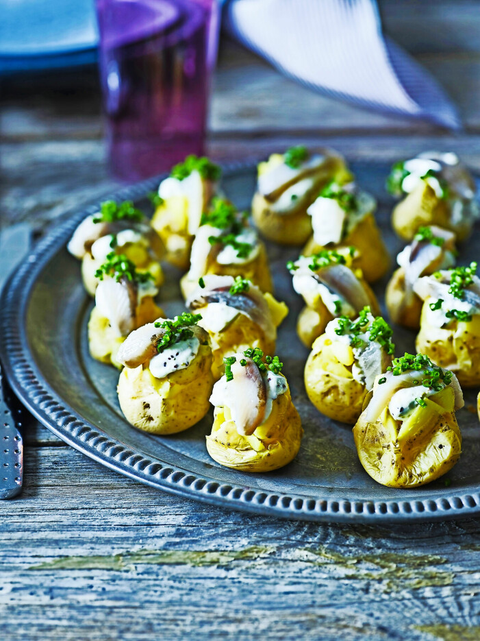 Bjud på små potatisar med limoncellosill