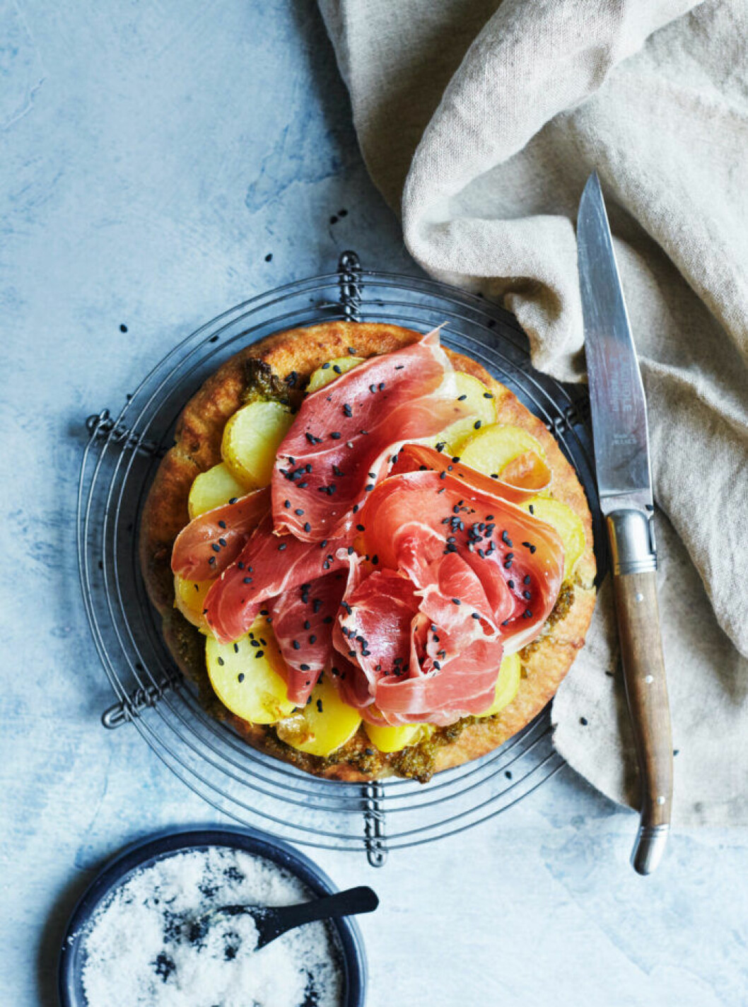 Recept på potatistarte med pesto och parma