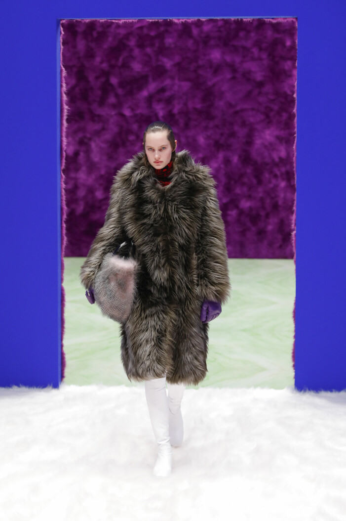 Prada AW21. Fuskpäls hösttrend 2021