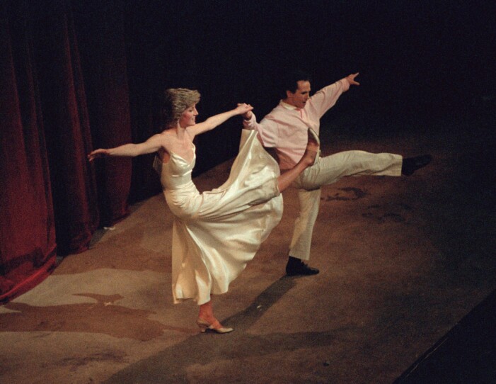 Prinsessan Dianas framträdande med Wayne Sleep. Foto: TT. Prinsessan Diana dansar med Wayne Sleep