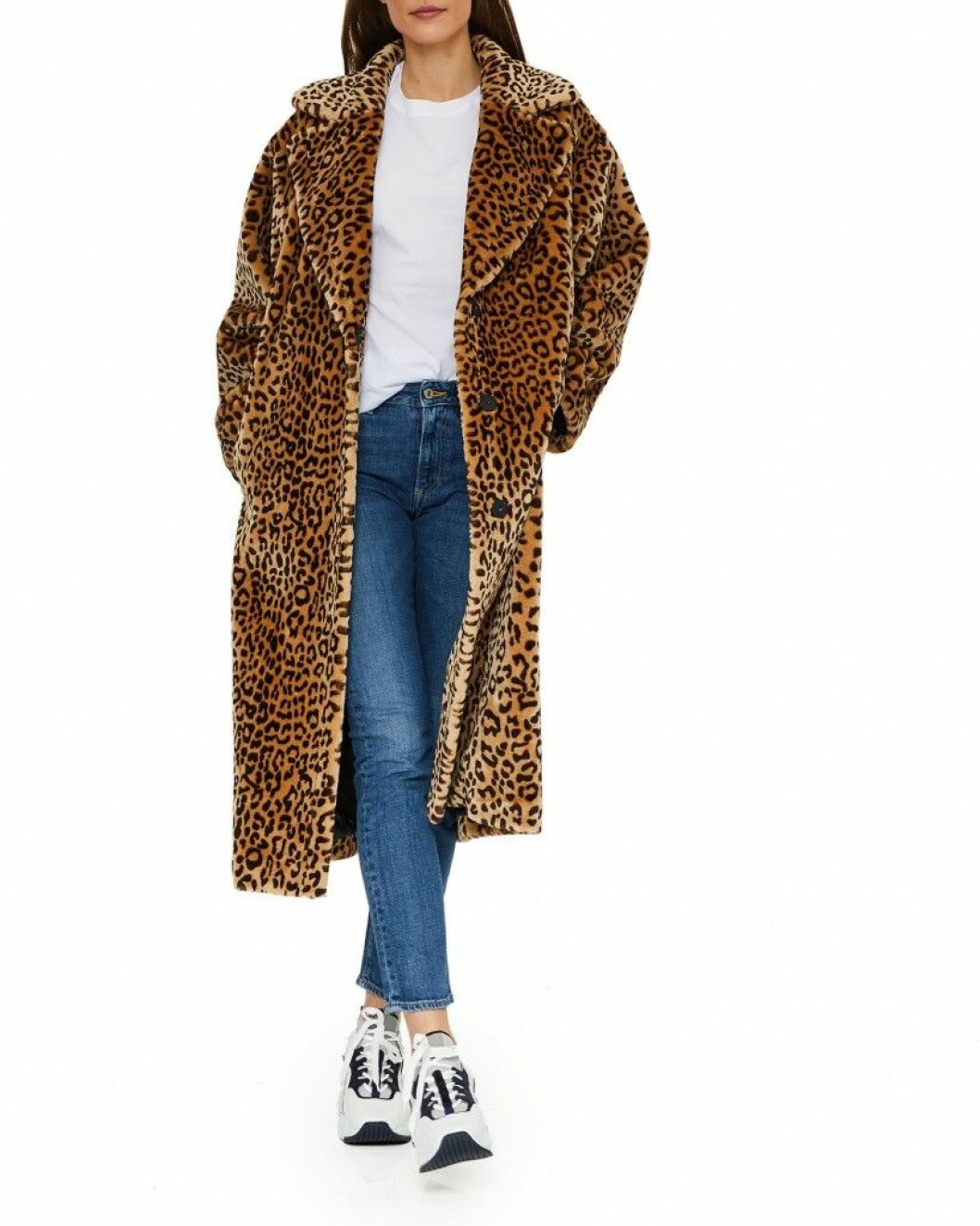 Stilsäker kappa i leopardmönster från Stand via Wakakuu.