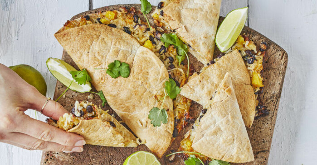 Quesadillas med bönröra och guacamole. Quesadillas med bönröra och guacamole.