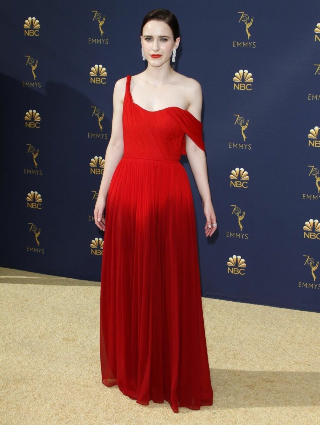 Rachel Brosnahan i Oscar de la Renta. 