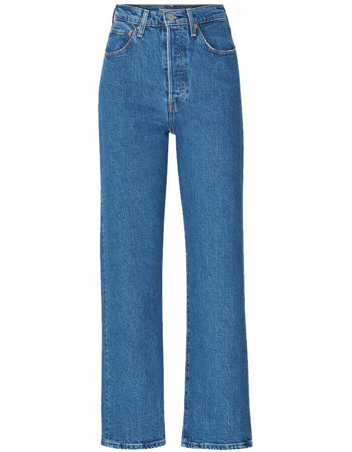 Välsittande jeans är ett måste i varje basgarderob. Klicka på bilden för att komma direkt till jeansen. raka jeans i modellen Ribcage från Levi's
