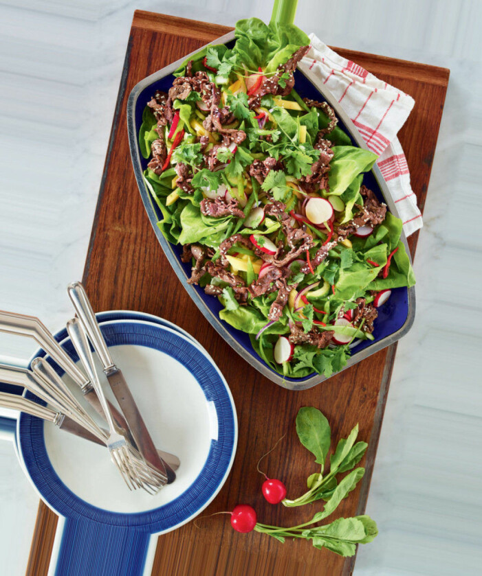 Recept på biffsallad med nudlar och mango