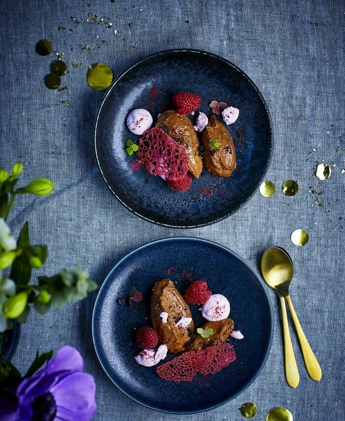 Recept på chokladmousse med salta hallonmaränger