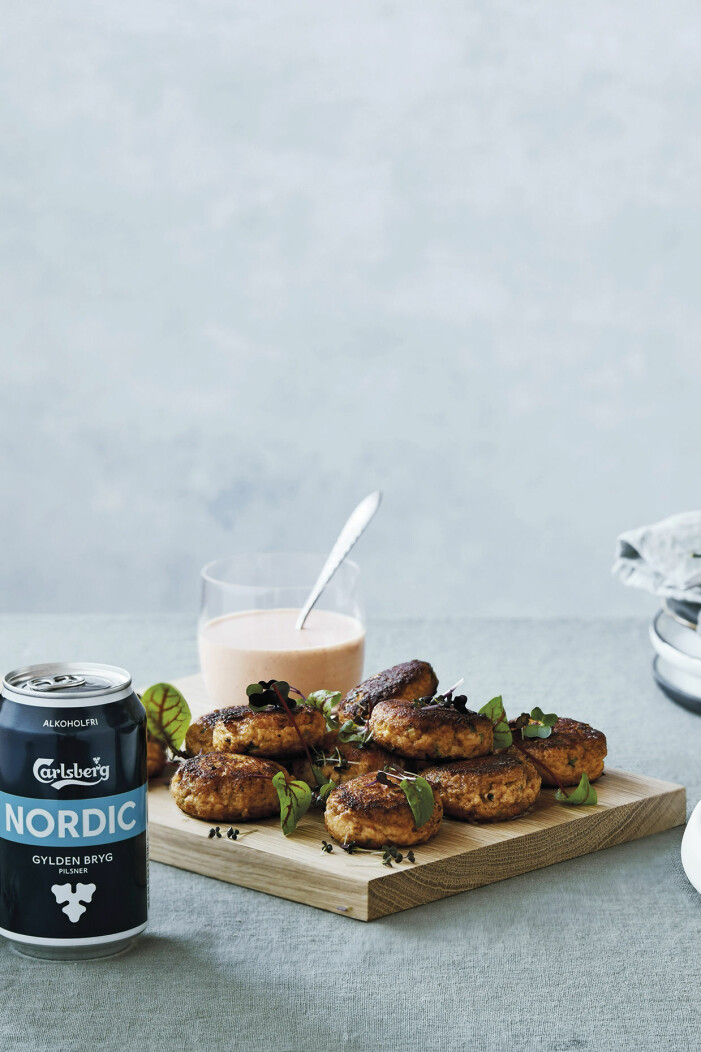 Recept på spröda crabcakes med chilimajo