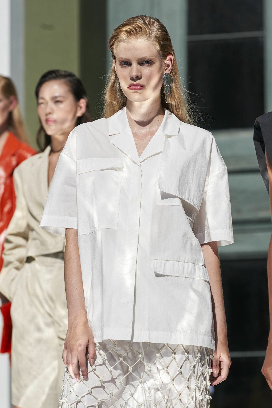 Remain SS21 vit look.
