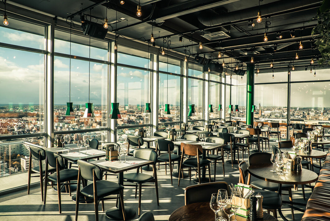 Restaurangen Himlen har fått ny kostym och meny. Restaurangen Himlen har fått ny kostym och meny.