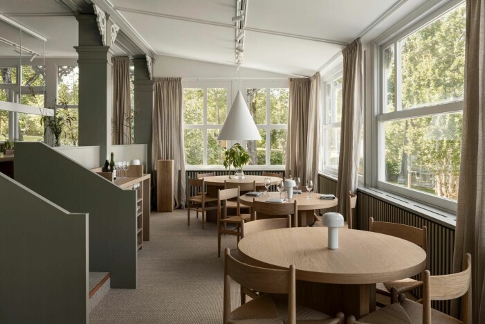 Skandinavisk mat möter skandinavisk dekor i Emmers magiska restaurang, omgiven av grönska. Foto: Helene Toresdotter. Restaurangtips, restauranger du måste besöka Emmer