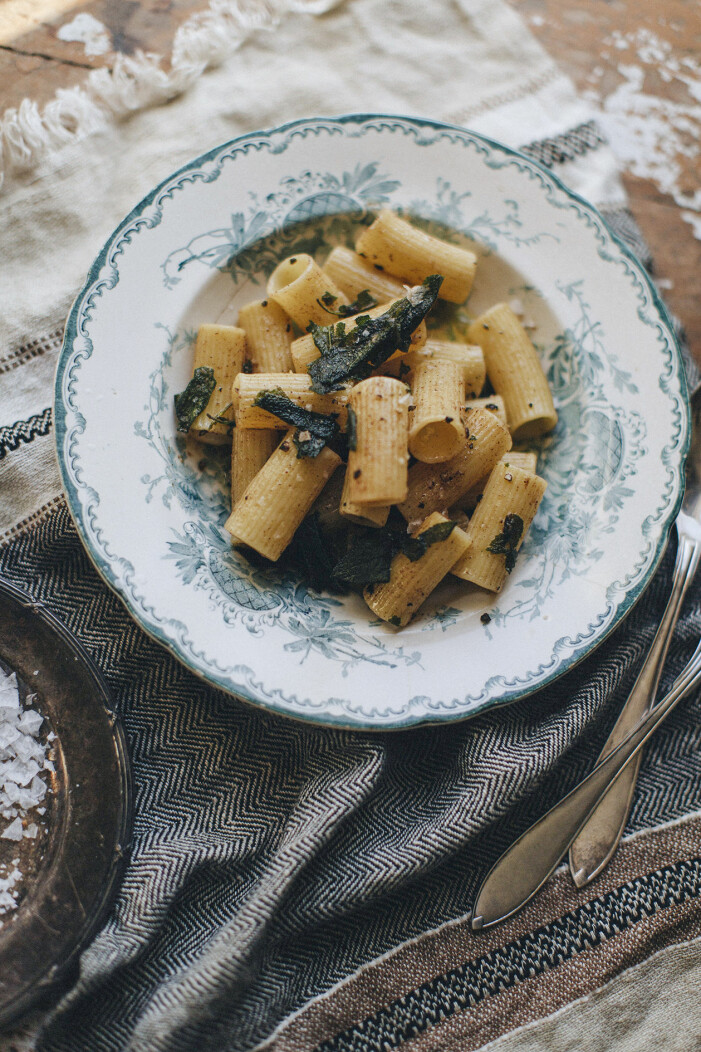 Recept på rigatoni med brynt smör och salvia
