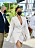 Rihanna på Barbados i vit klänning och Blazer från Maximilian