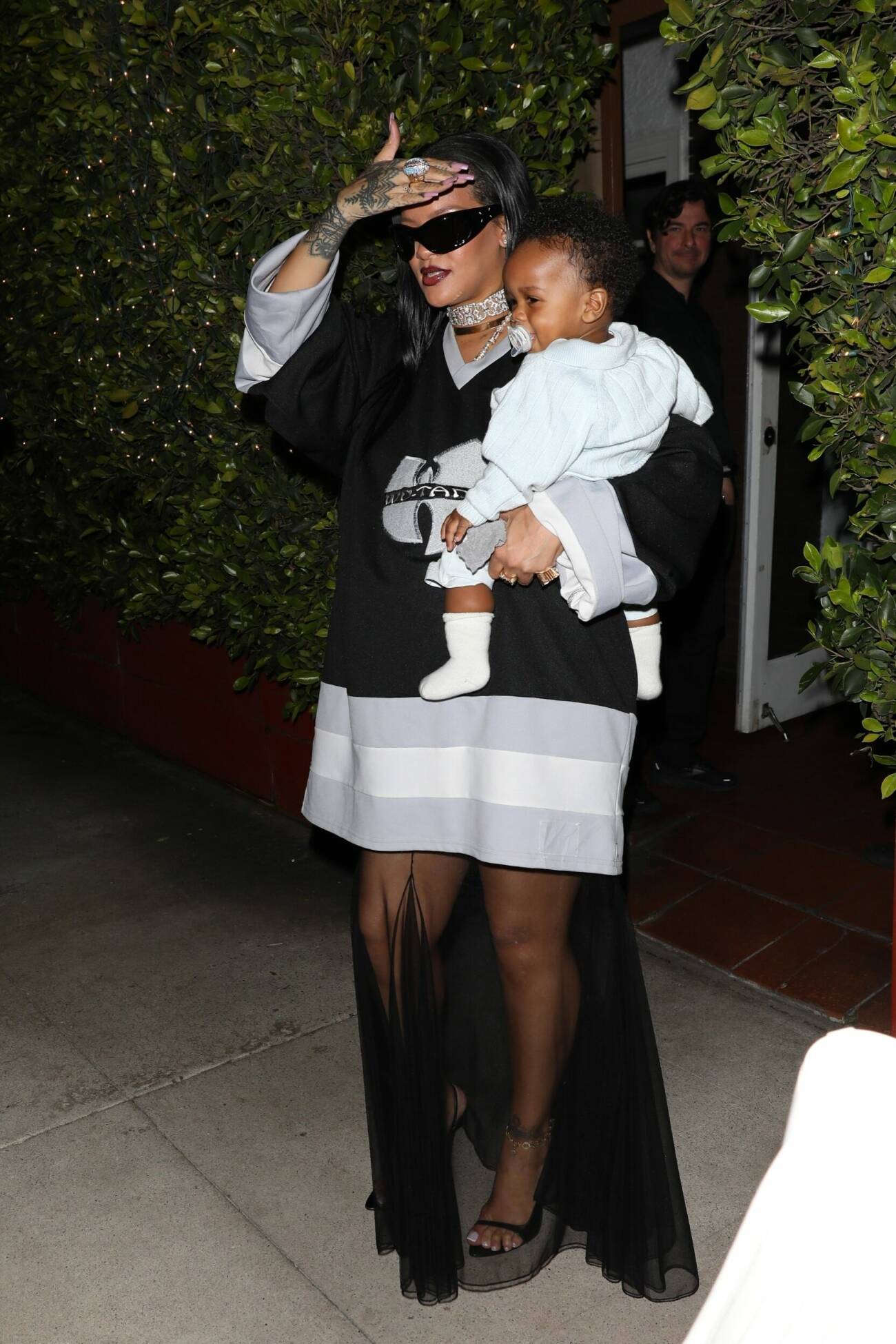 Rihanna tillsammans med sonen RZA.