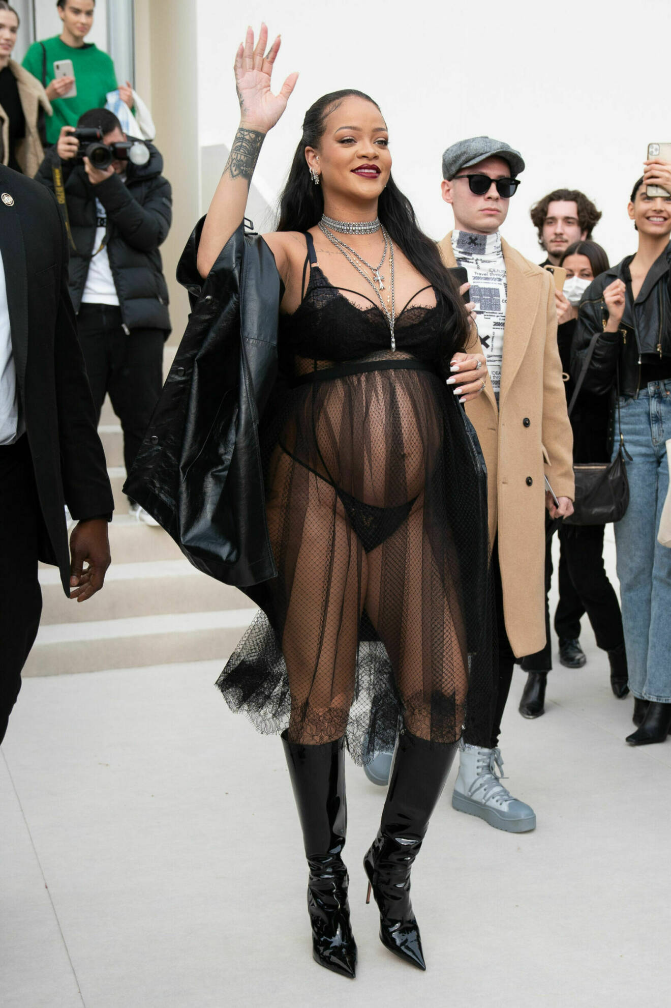 Rihanna gravidlook paris fashion week