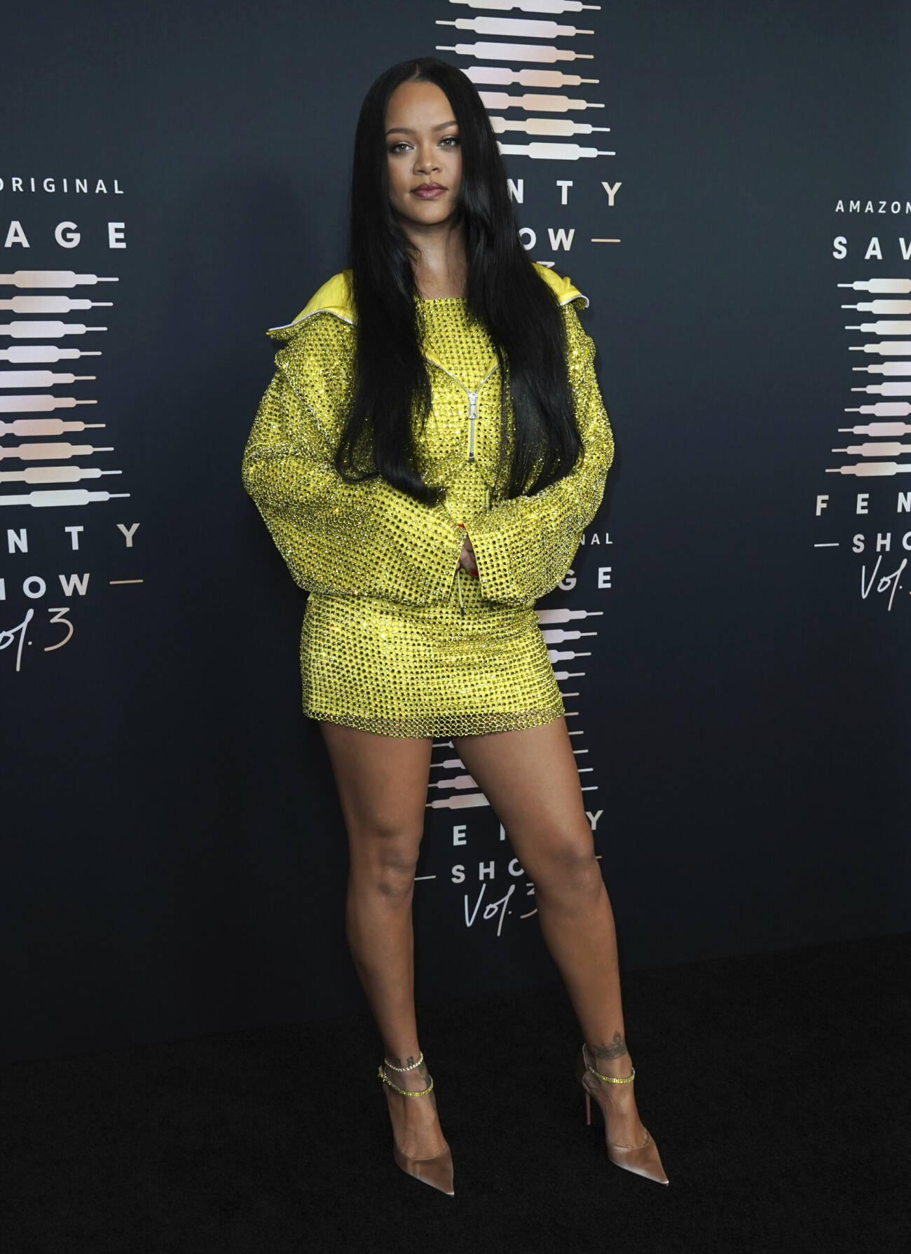 Rihanna i gul Bottega Veneta klänning på Savage x Fentys fashionshow