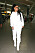 Rihanna i en vit look på flygplatsen JFK i New York, oktober 2013.