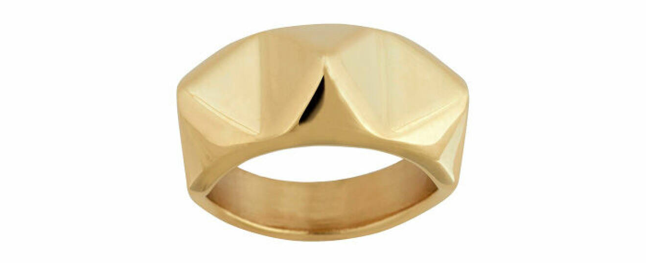 ring från Edblad i bred modell med fyrkantiga nitar