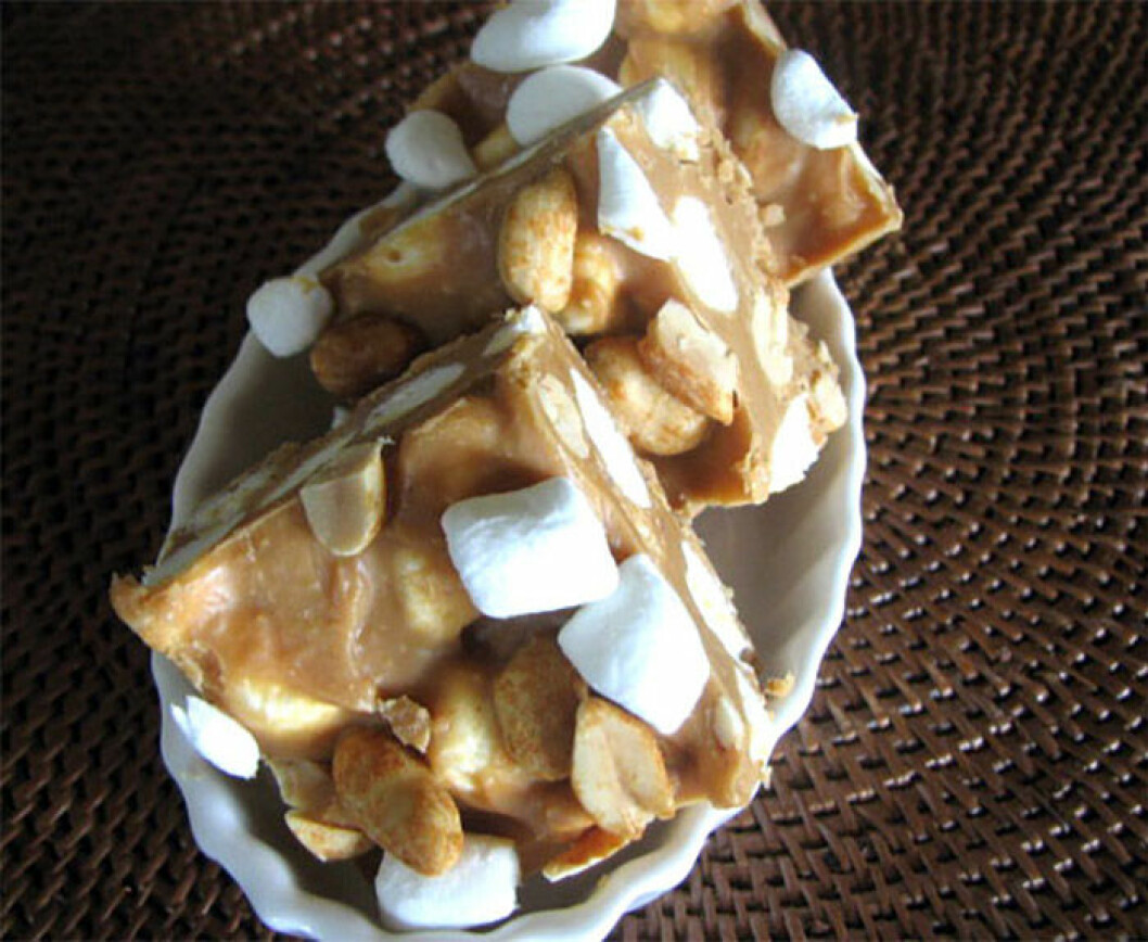 Barnsligt god Rocky Road. Via: <a href="https://chocolateandtoast.wordpress.com/2011/03/28/caramelized-white-chocolate-rocky-road/" target="_blank" rel="noopener">chocolateandtoast</a> Barnsligt god Rocky Road.