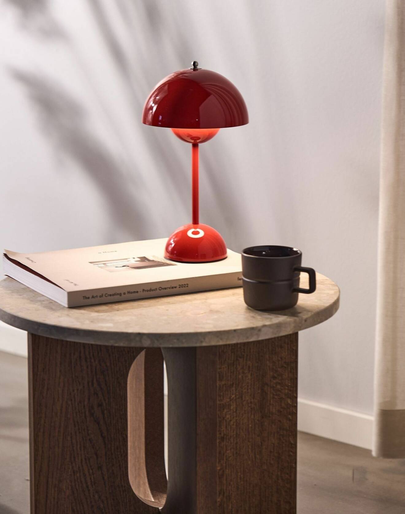 röd bordslampa från &amp;tradition