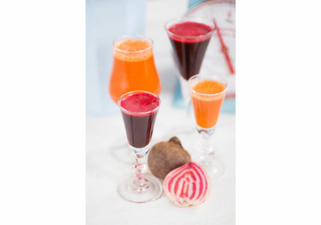 Shots med morötter, rödbetor och ingefära. Rödbetsshot med smak av ingefära