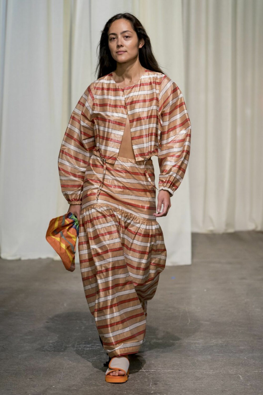 Rodebjer SS20, randigt set i orange nyans.