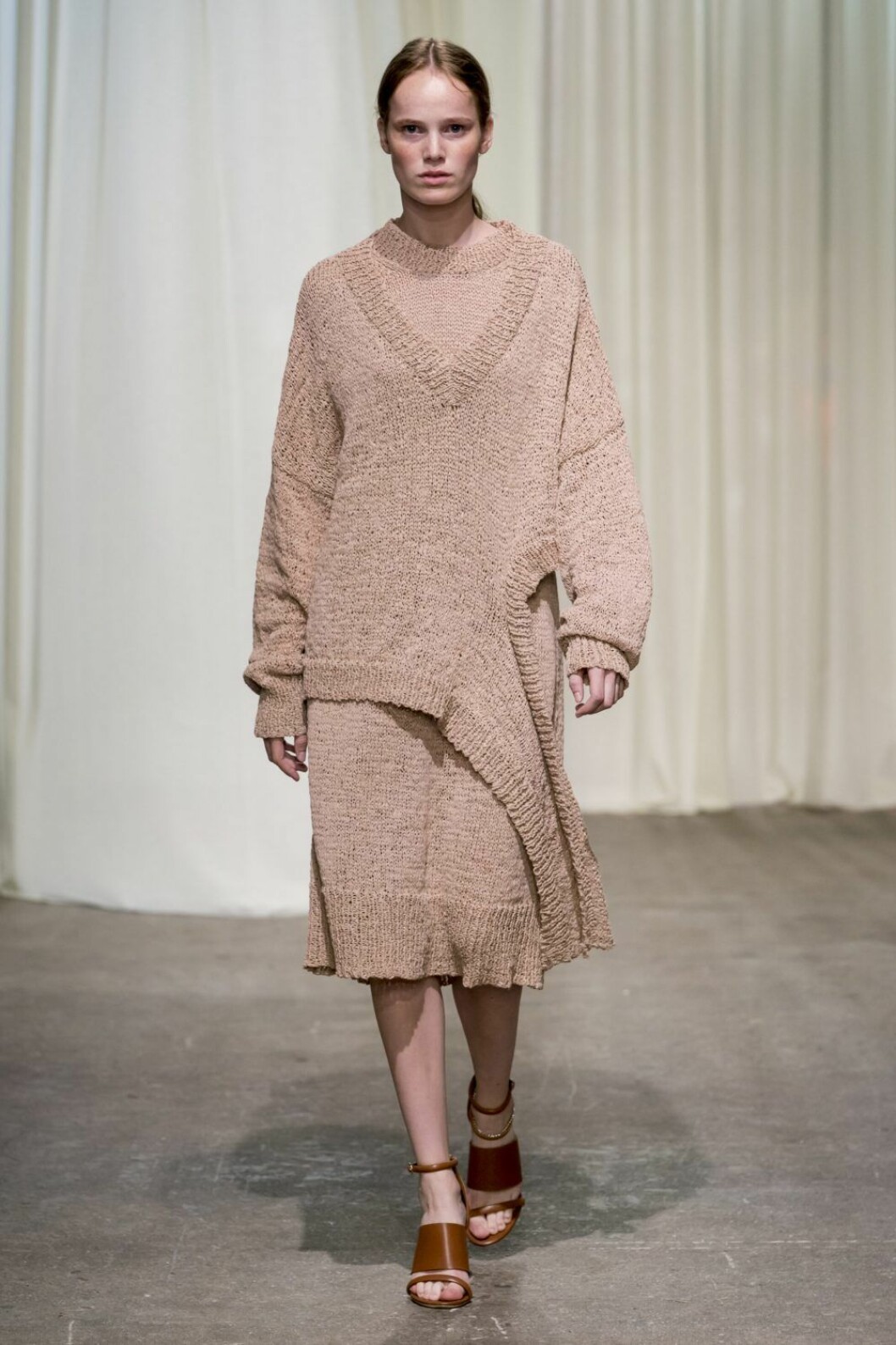 Rodebjer SS20, beige stickat set.