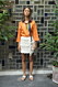 Vit kjol med fransar och orange topp