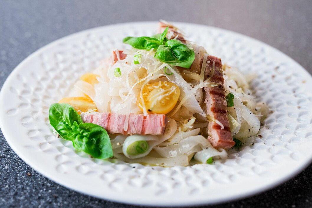 Fettuccine från Root Pasta med färsk tonfisk och grönsaker. Foto: IBL Fettuccine från Root Pasta med färsk tonfisk och grönsaker.