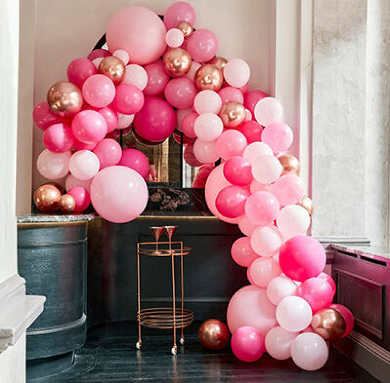 rosa ballongbåge med rosa och roséfärgade ballonger från my perfect day