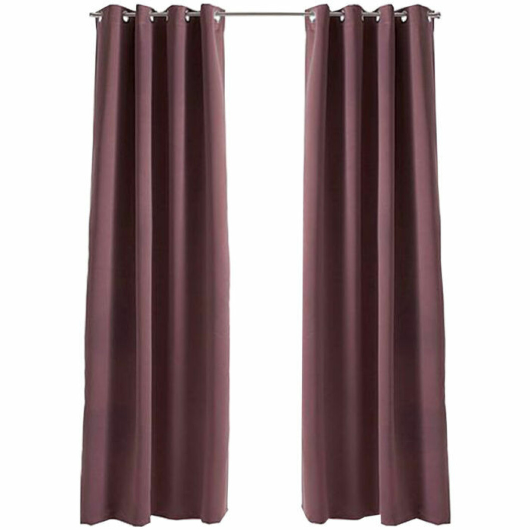 Ljungrosa gardin i polyester från Ellos Home, finns i flera färger. <a href="http://www.awin1.com/cread.php?awinaffid=439039&awinmid=8905&clickref=gardiner&p=https%3A%2F%2Fwww.ellos.se%2Fellos-home%2Fmorklaggningsgardin-fredrika-1-st%2F1062003-04" target="_blank" rel="noopener">Här kan du läsa mer och köpa dem</a>. Rosa gardiner från Ellos, mörkläggning