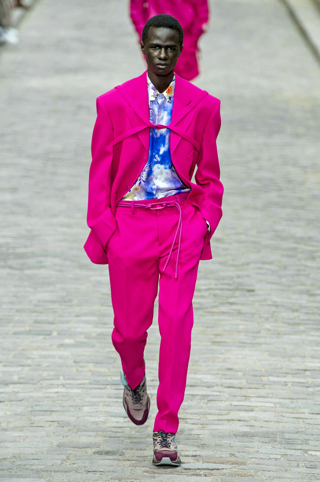 Trendfärgen rosa i Louis Vuitton SS20-kollektion