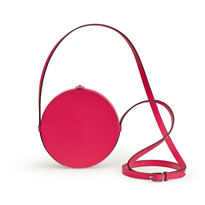 Pomette blush case rymmer rouge och rougeborste.