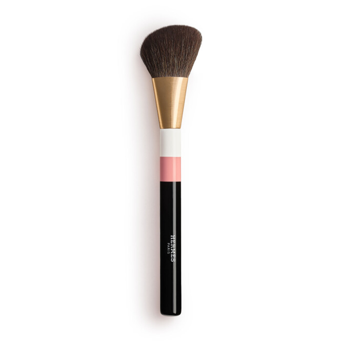 Blush brush.