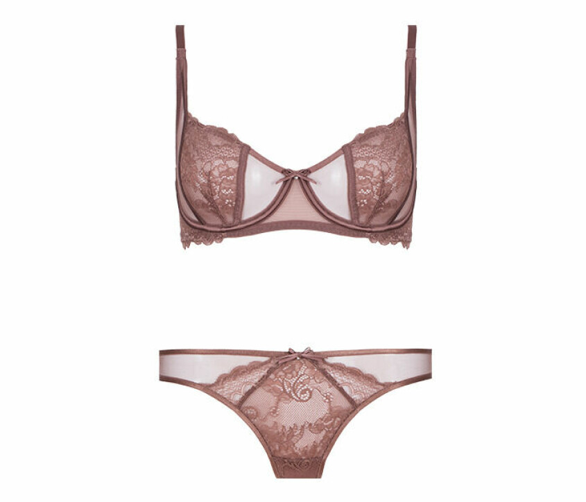 Detta matchande set i gammelrosa och av tunnaste spets känns elegant och uppklätt. Med smickrande passform gör den sig bra under fina klänningar och blusar på adventsfirandet. underkläder set spets rosa brun twilfit
