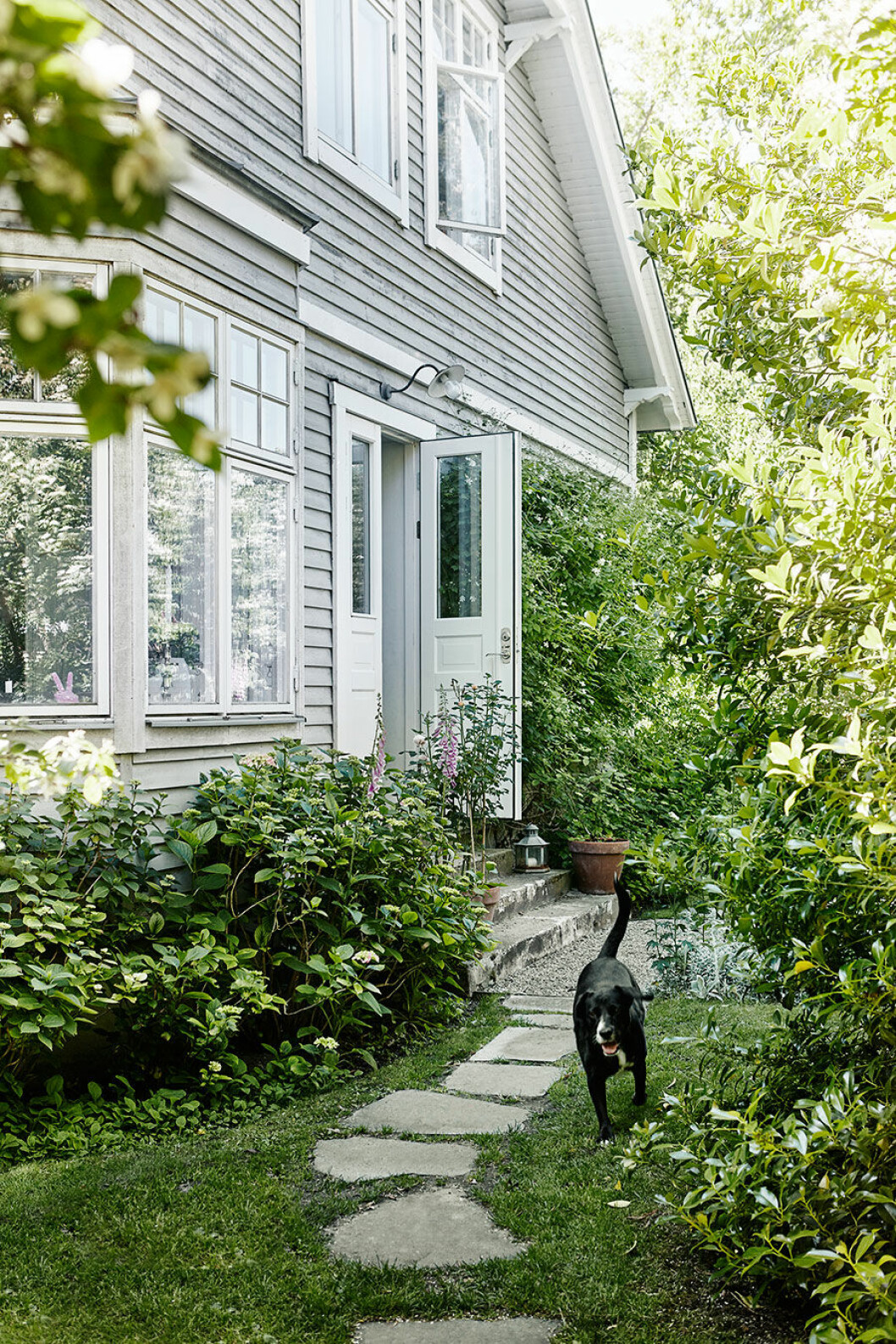 Rosengarden_garden_tradgard_exterior_gray_house_Foto_Petra_Bindel
