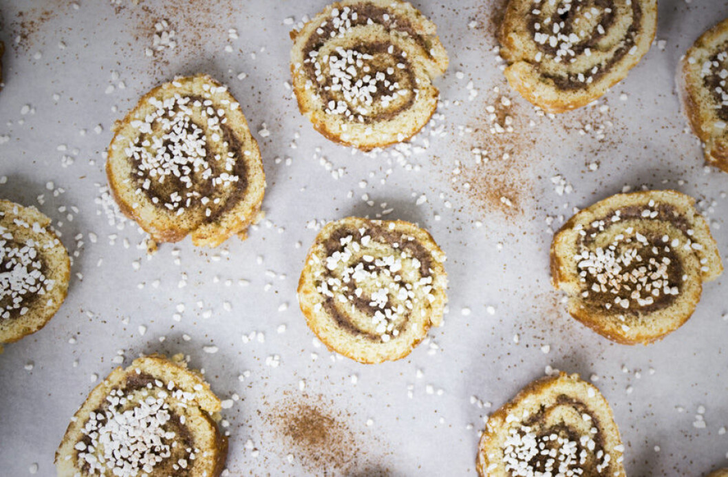 Saftig kanelbullerulltårta. Saftig kanelbullerulltårta.