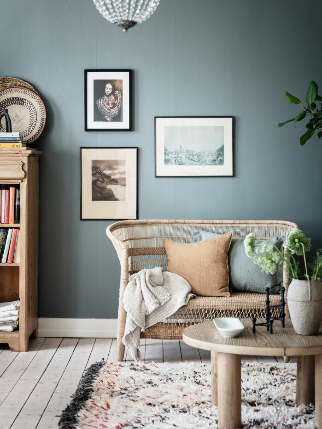 Styling: Nouvel interior Foto: Anders Bergstedt för <a href="https://entrancemakleri.se/hem-till-salu/" target="_blank" rel="noopener">Entrance mäkleri</a>/mäklare Erika Bergholm. Använd tavlor för att rama in ditt rum i rummet