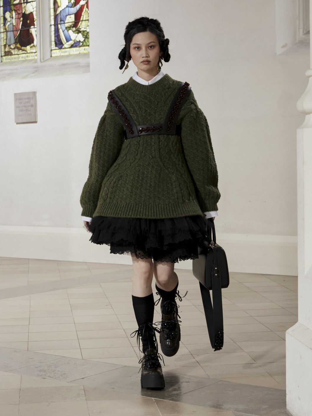 Simone Rocha AW21. Militärgrön stickad tröja