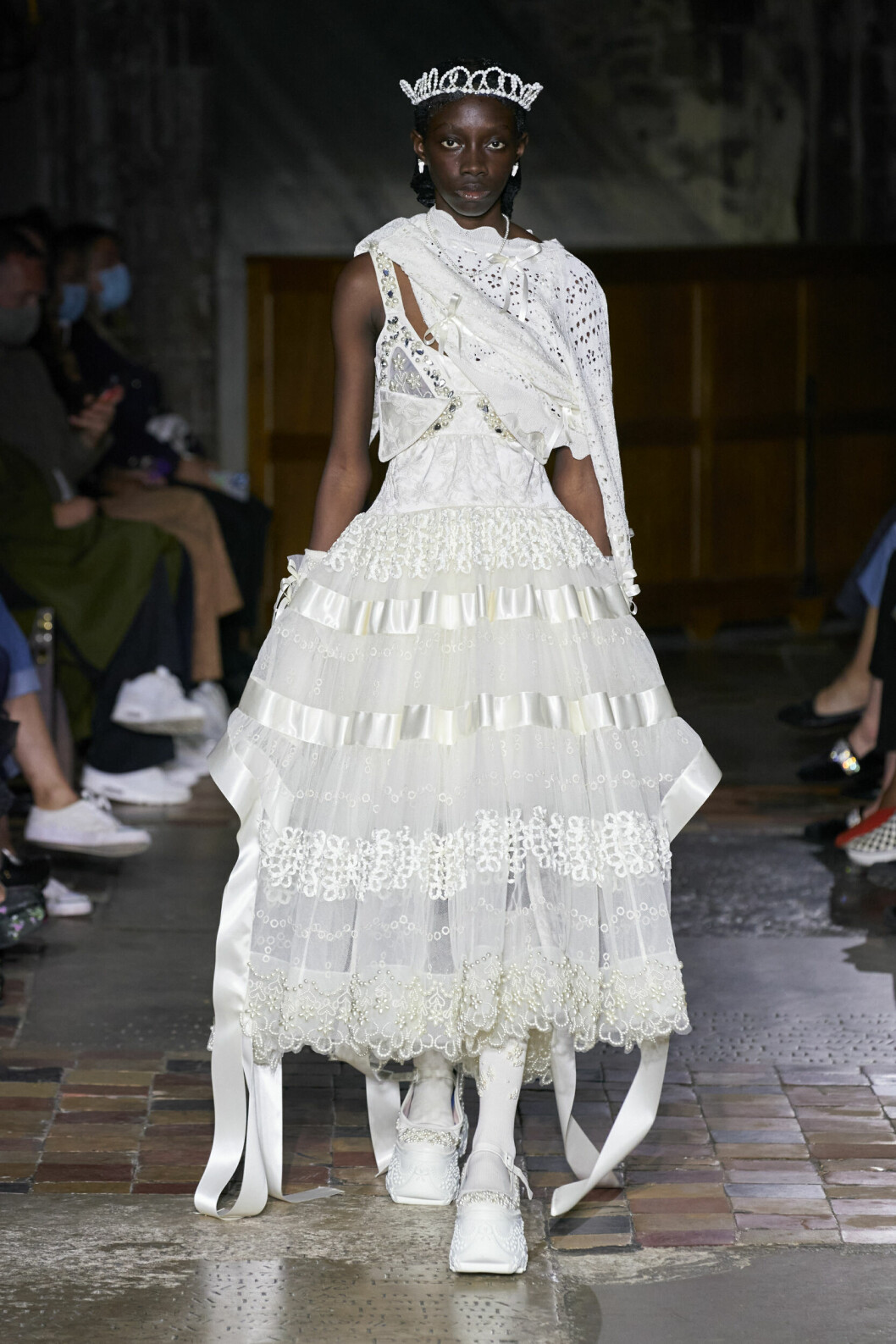 Brudklänning i spets Simone Rocha