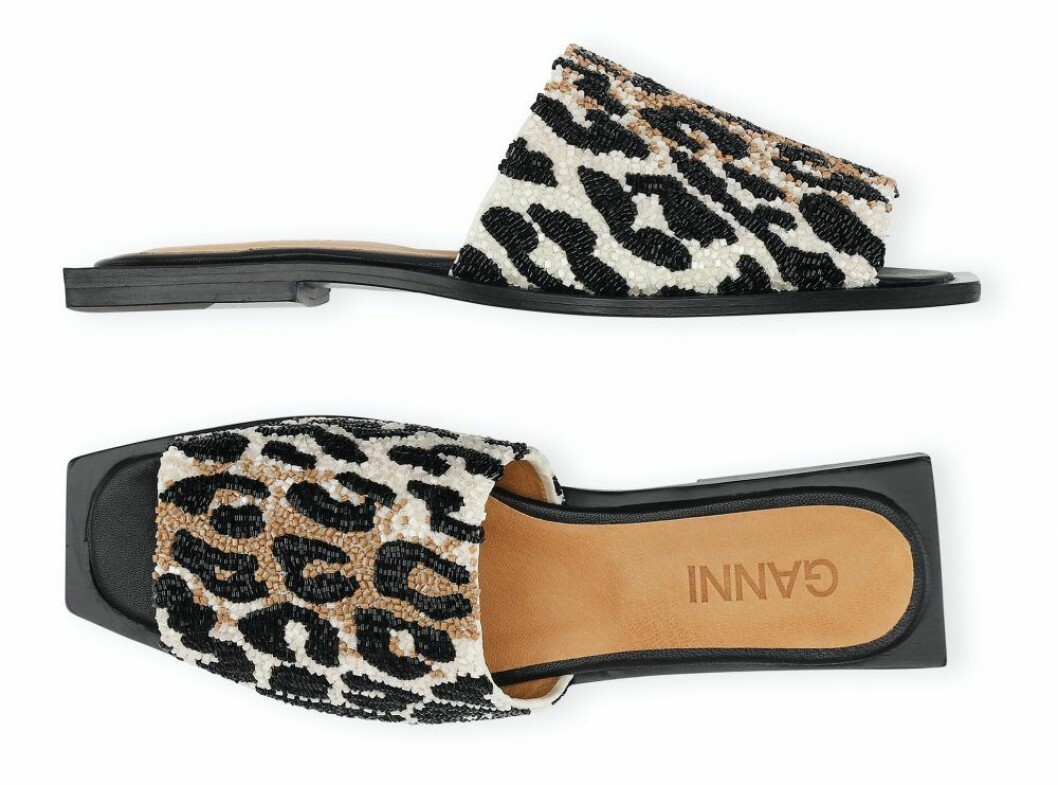 leopardmönstrade sandaler från Ganni.