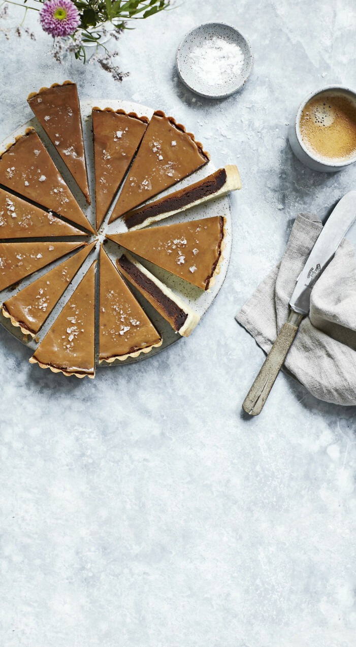 Så gör du chokladpaj med karamell och flingsalt